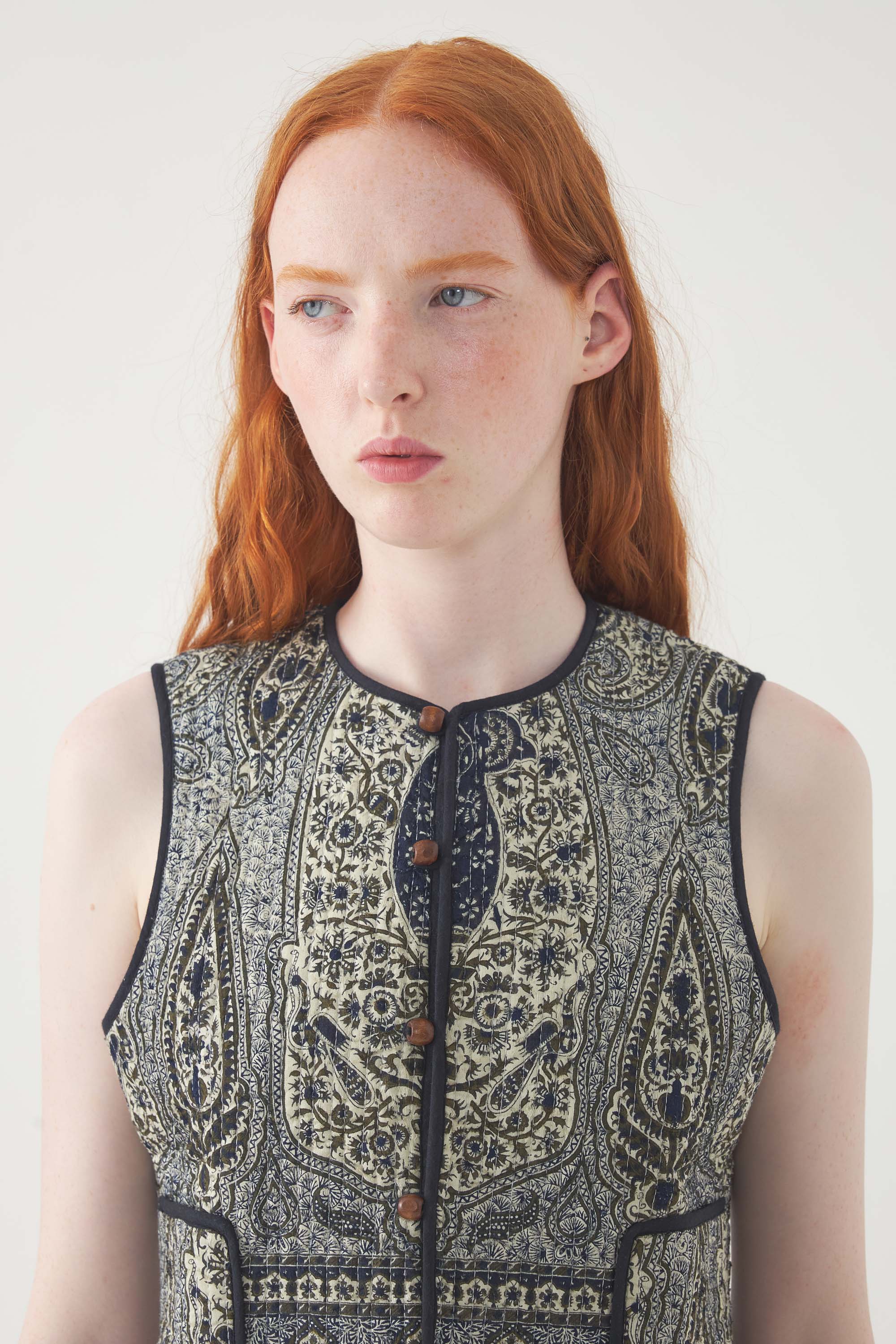 Vest Taya